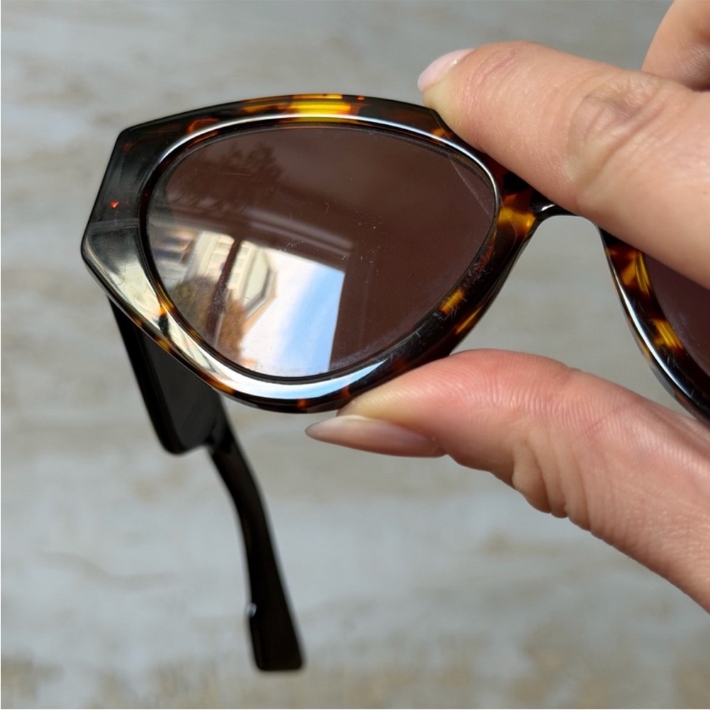 CHRISTIAN DIOR Spirit2 Cat-Eye Sunglasses in Beautiful Tortoise - Picture 3 of 13